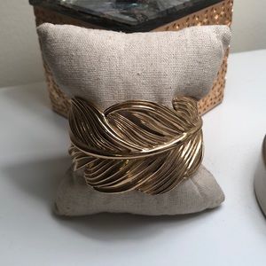 Stella & Dot Gold Leaf Cuff Bracelet